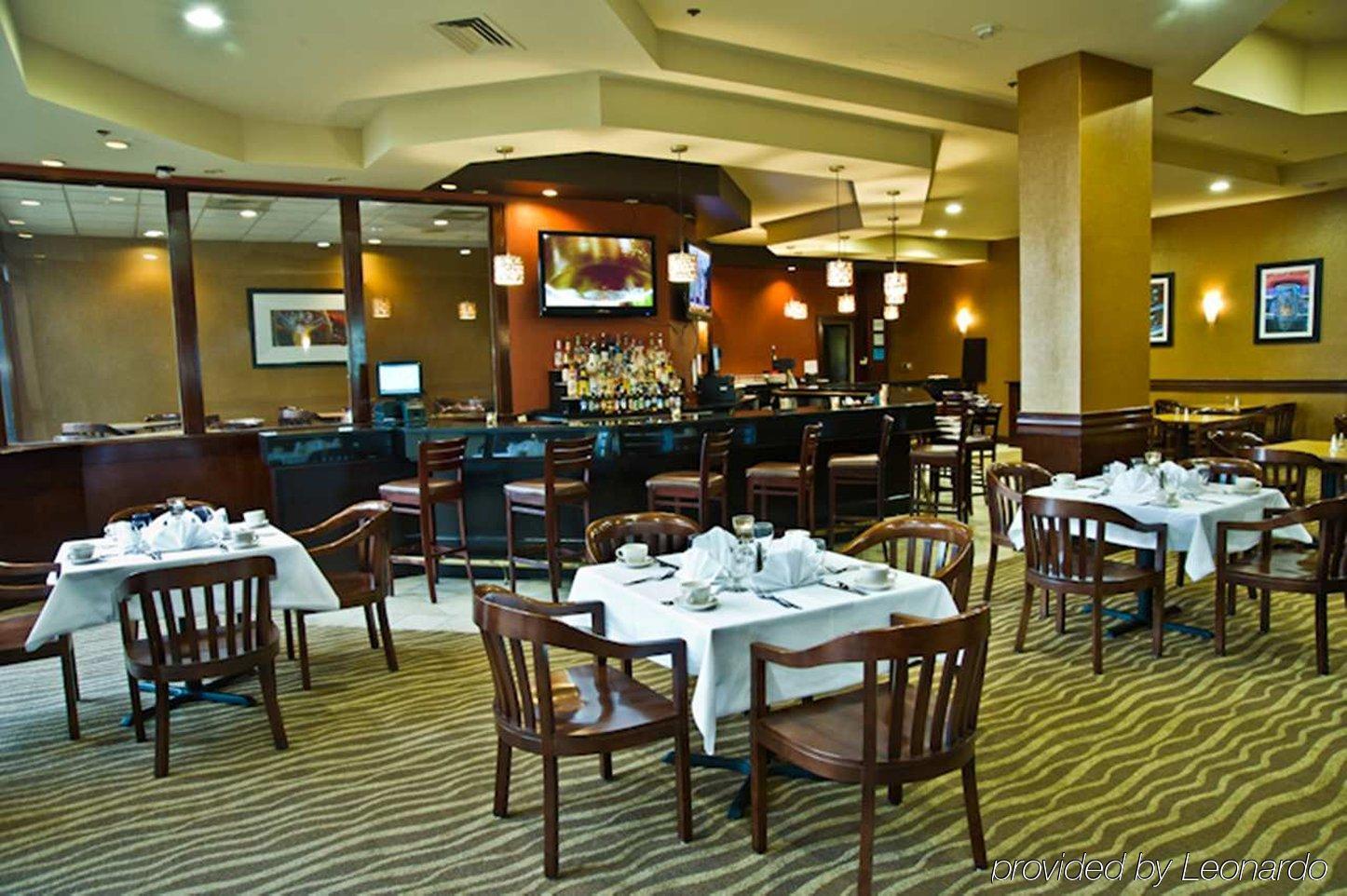 Ramada By Wyndham Southfield Hotel Étterem fotó
