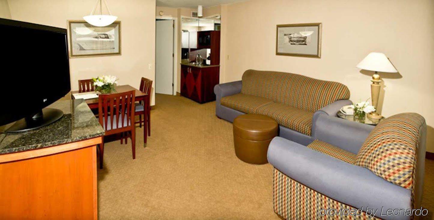 Ramada By Wyndham Southfield Hotel Kültér fotó
