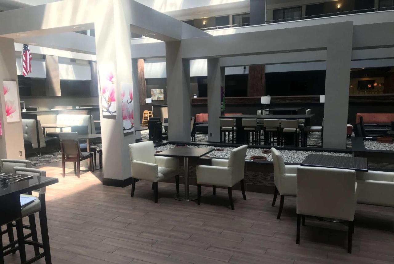 Ramada By Wyndham Southfield Hotel Kültér fotó